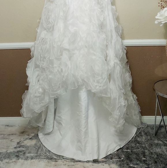 Floral wedding dress. - Picture 4 of 16